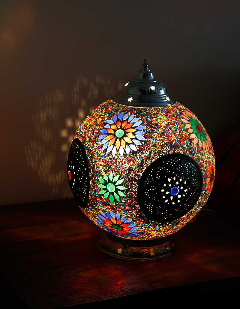 vooroordeel klem Augment sfeerverlichting met mozaïek, kralen en metalen inleg, kleurrijke lamp