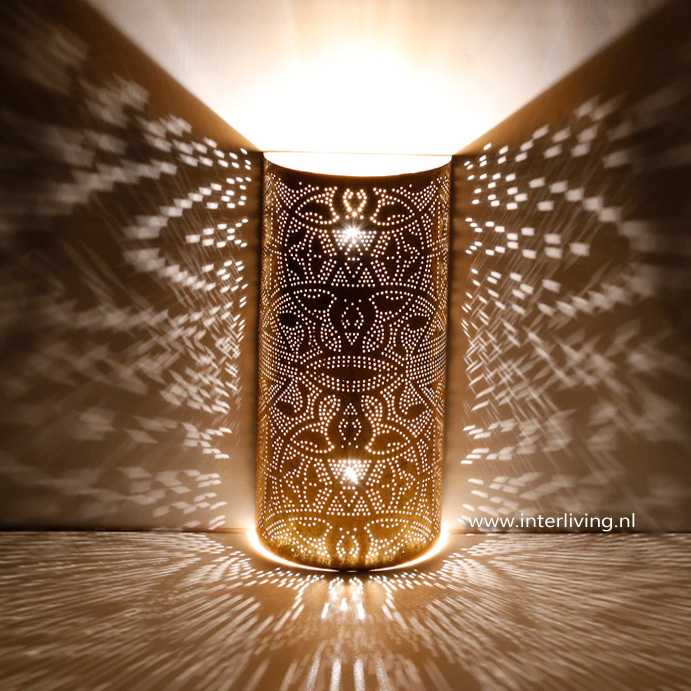 Avondeten Gemaakt om te onthouden noodzaak stijlvolle gouden lamp voor aan de muur en wand met filigrain gaatjes