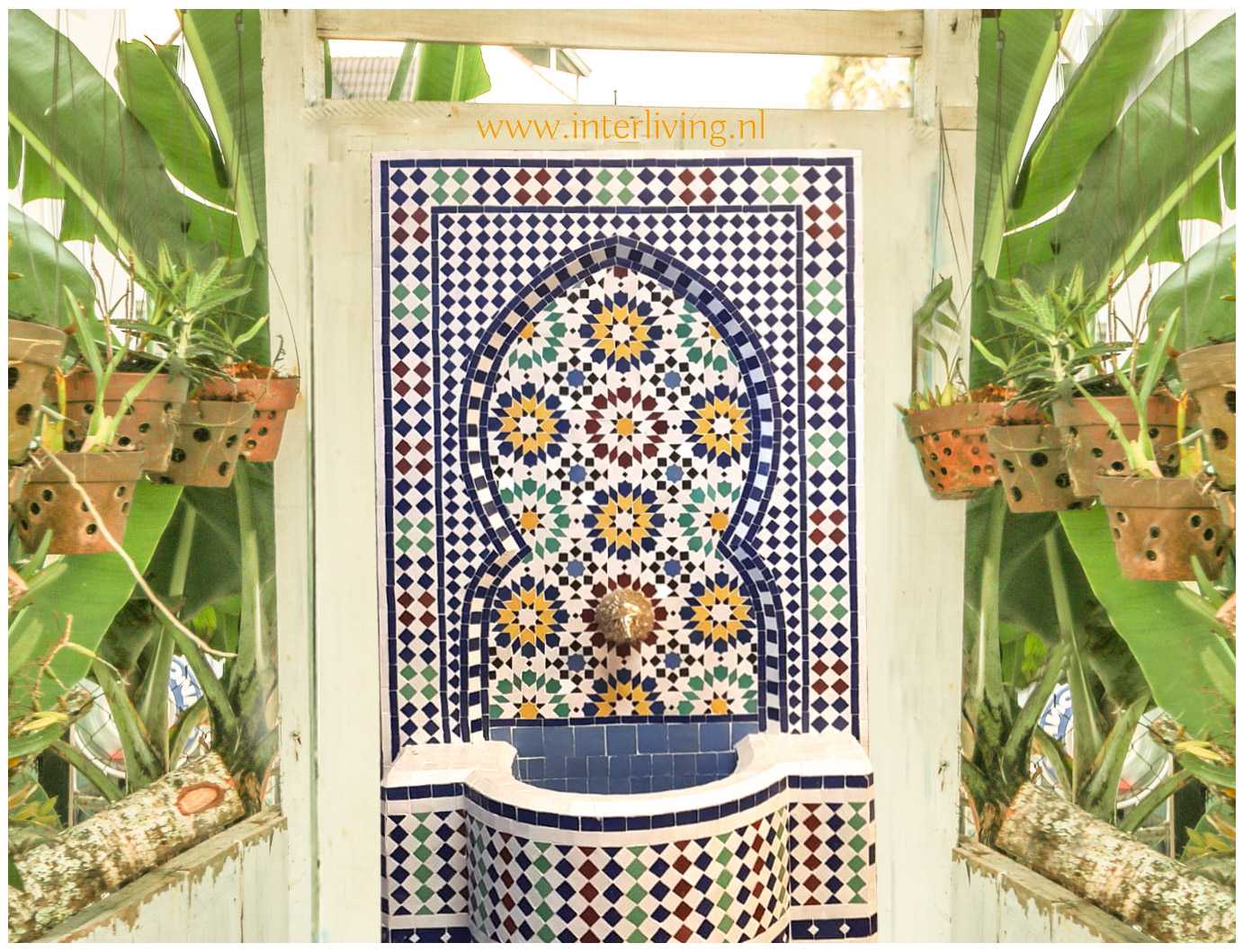 Integreren Gom hemel Marokkaanse fontein gemaakt van kleurrijke mozaiektegels - Zellige Fez